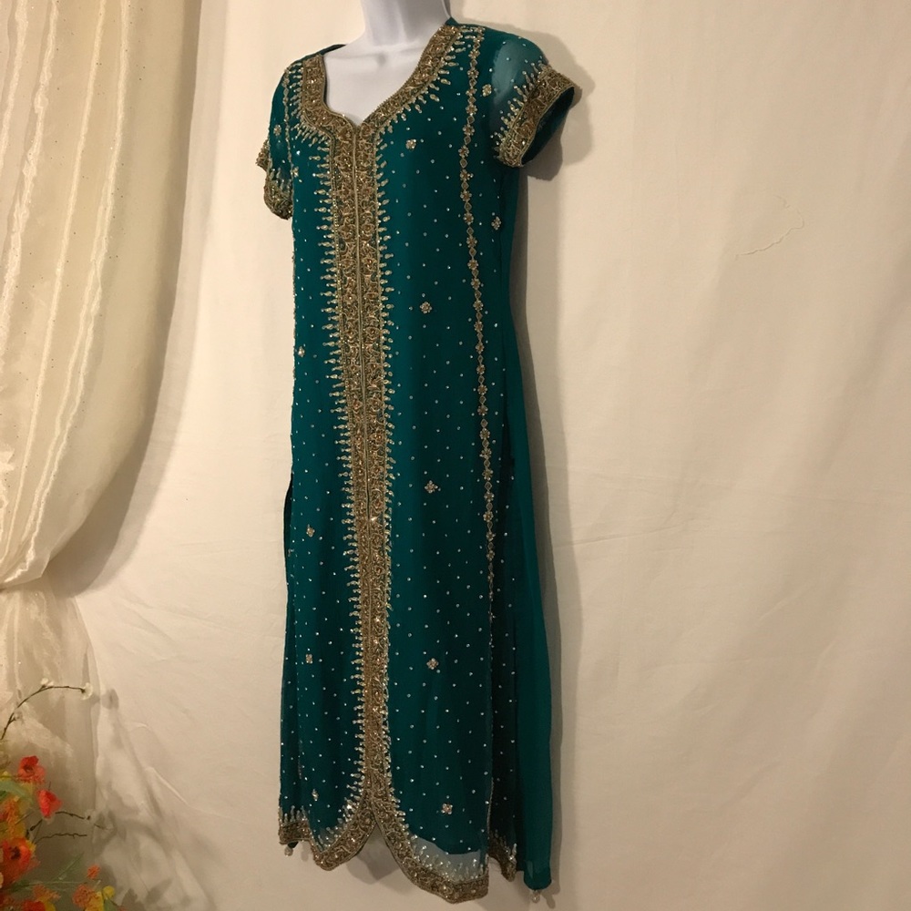 Beautifullll formal outfit with heavy embroidery